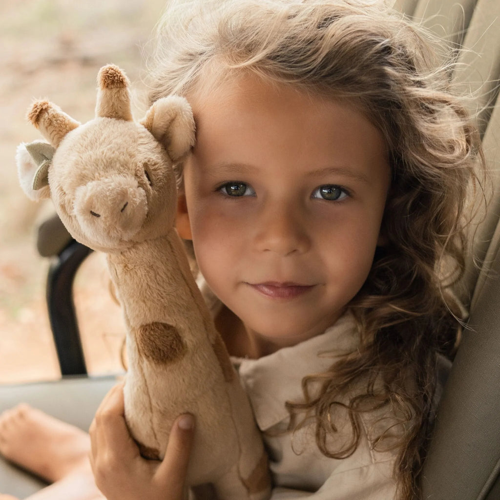 Safari Friends Cuddle Giraffe