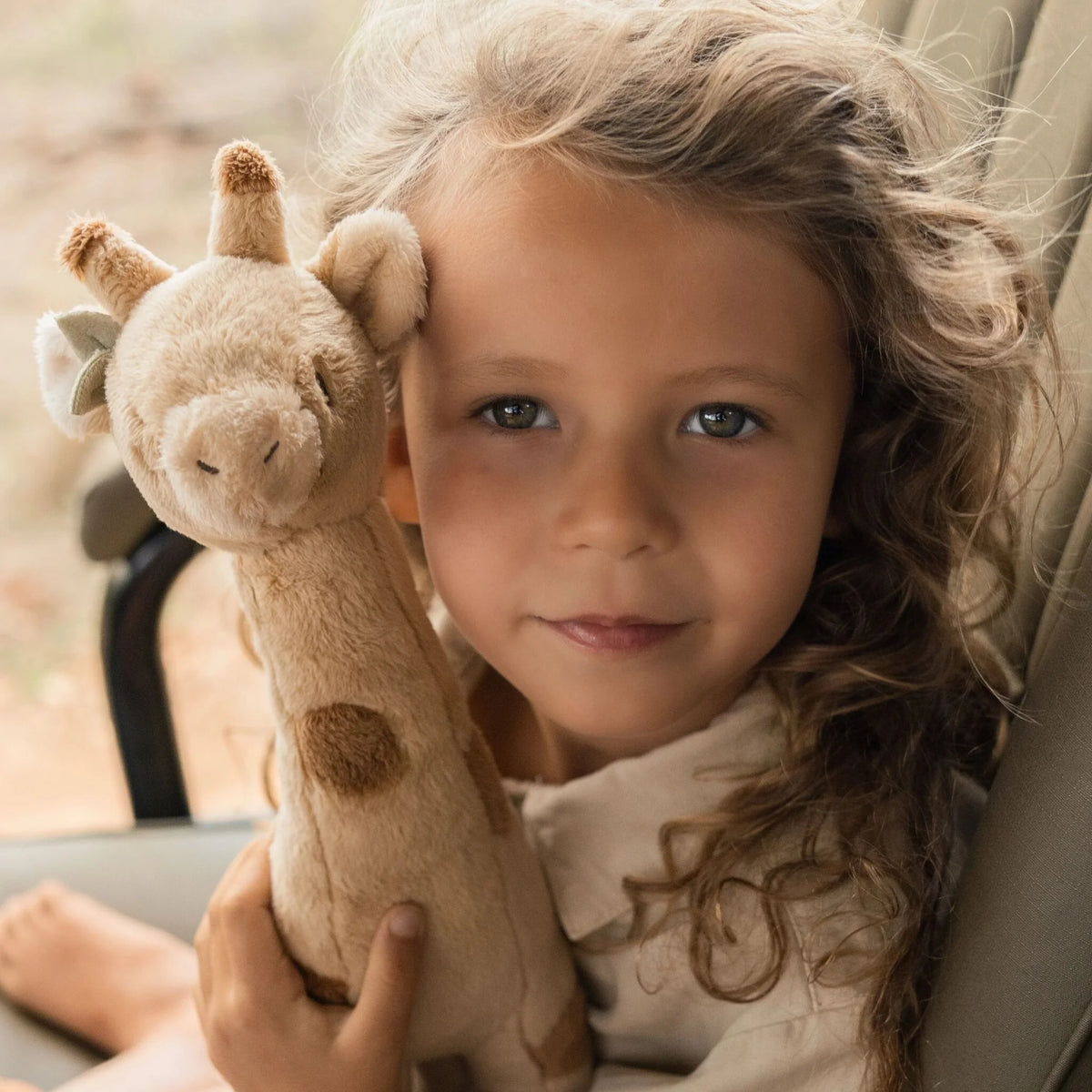 Safari Friends Cuddle Giraffe