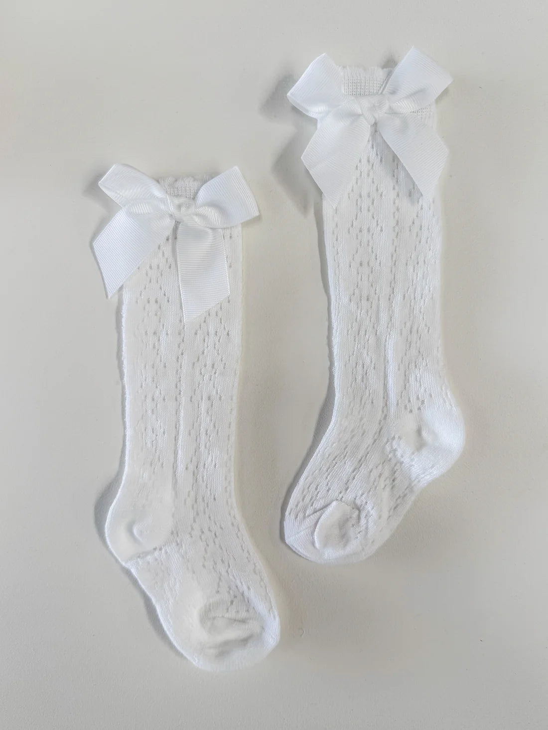 LACE KNEE HIGH BOW SOCKS - WHITE