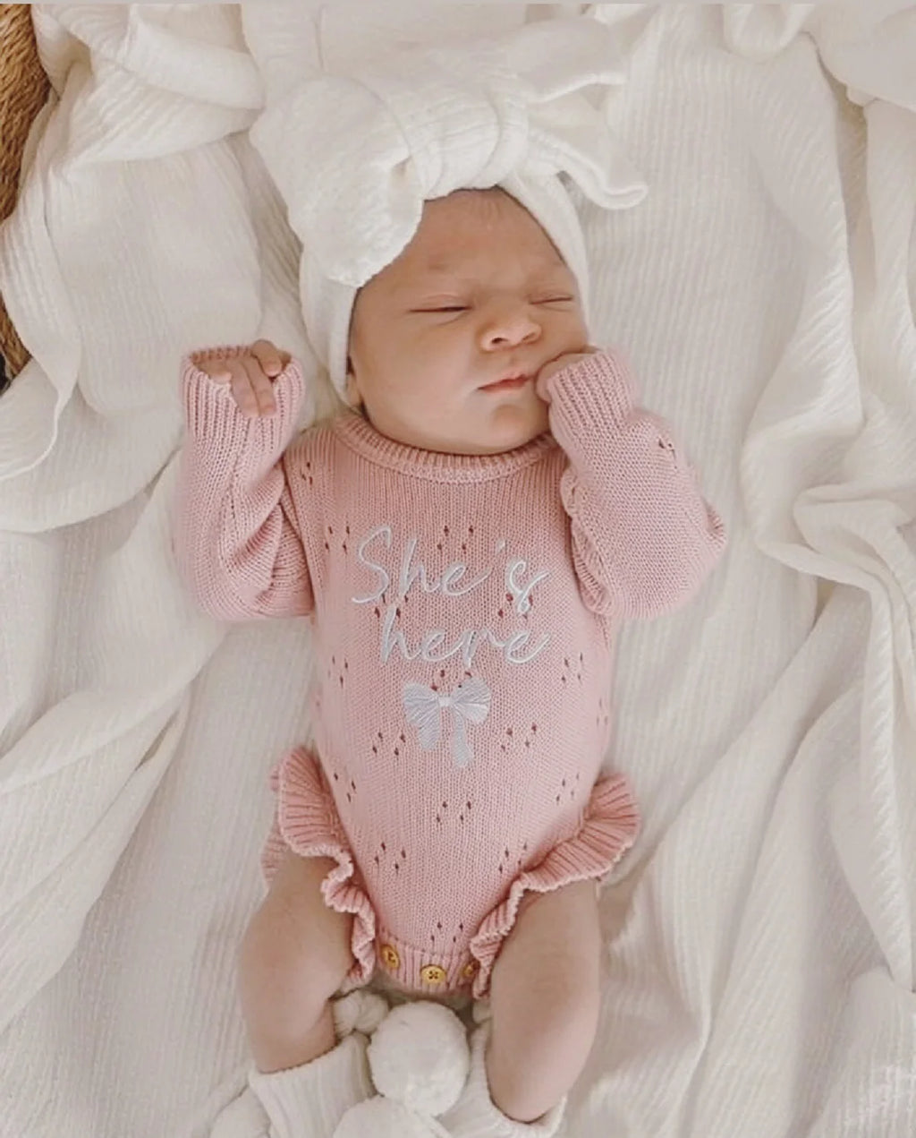 SHE'S HERE BOW - POINTELLE FRILL ROMPER | BABY PINK - 0000 NB