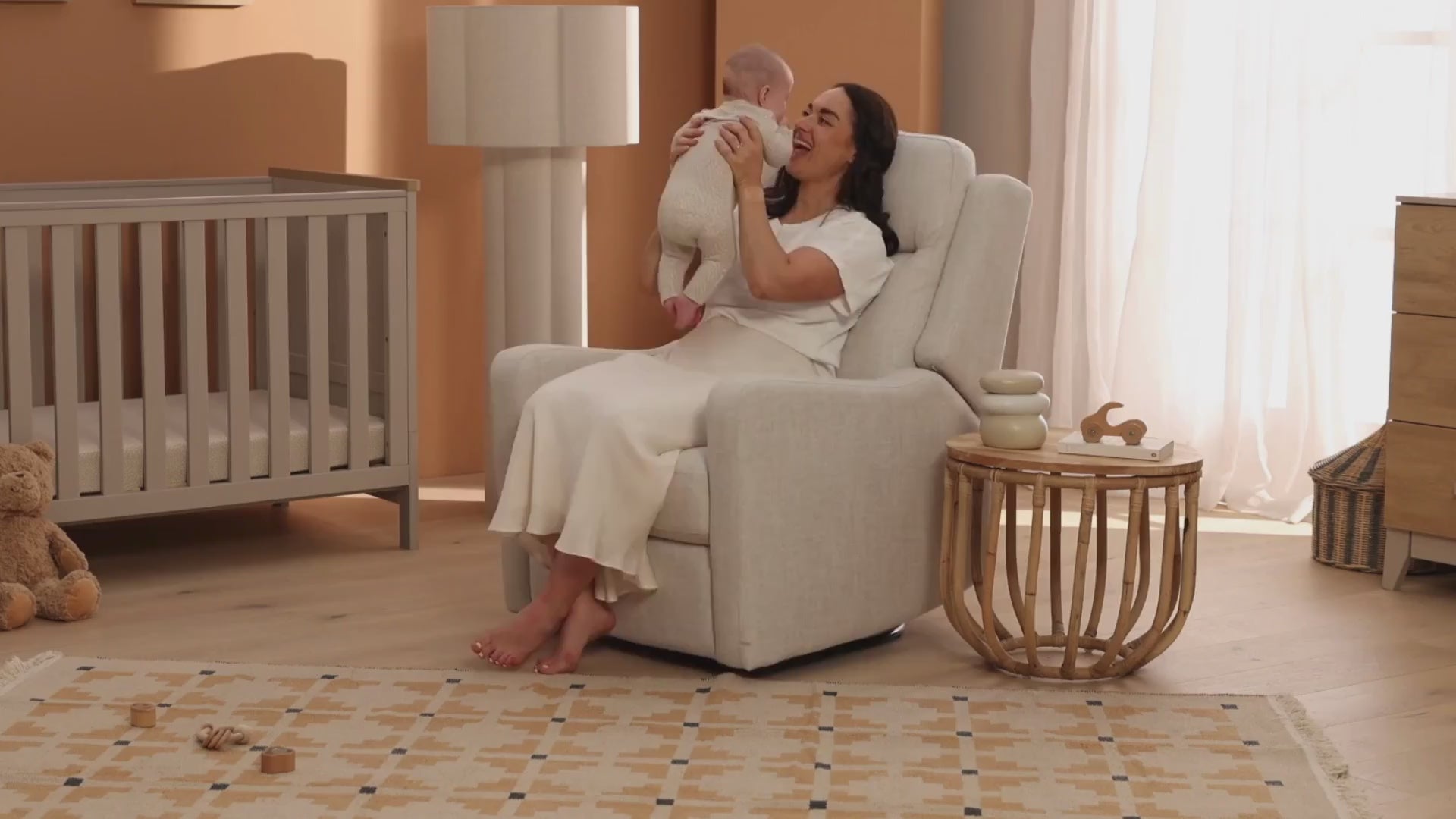 Henry Electric Recliner/Swivel Glider - Eggshell